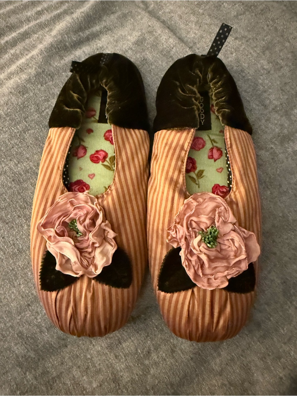 Whimsical 🩷Women's Pink Striped Velvet Floral Slip-On Slippers